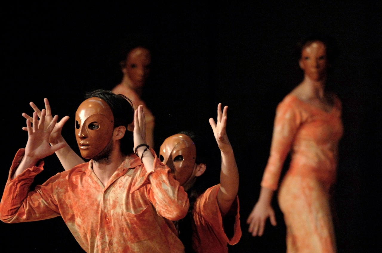 Le coq theatre clearance school